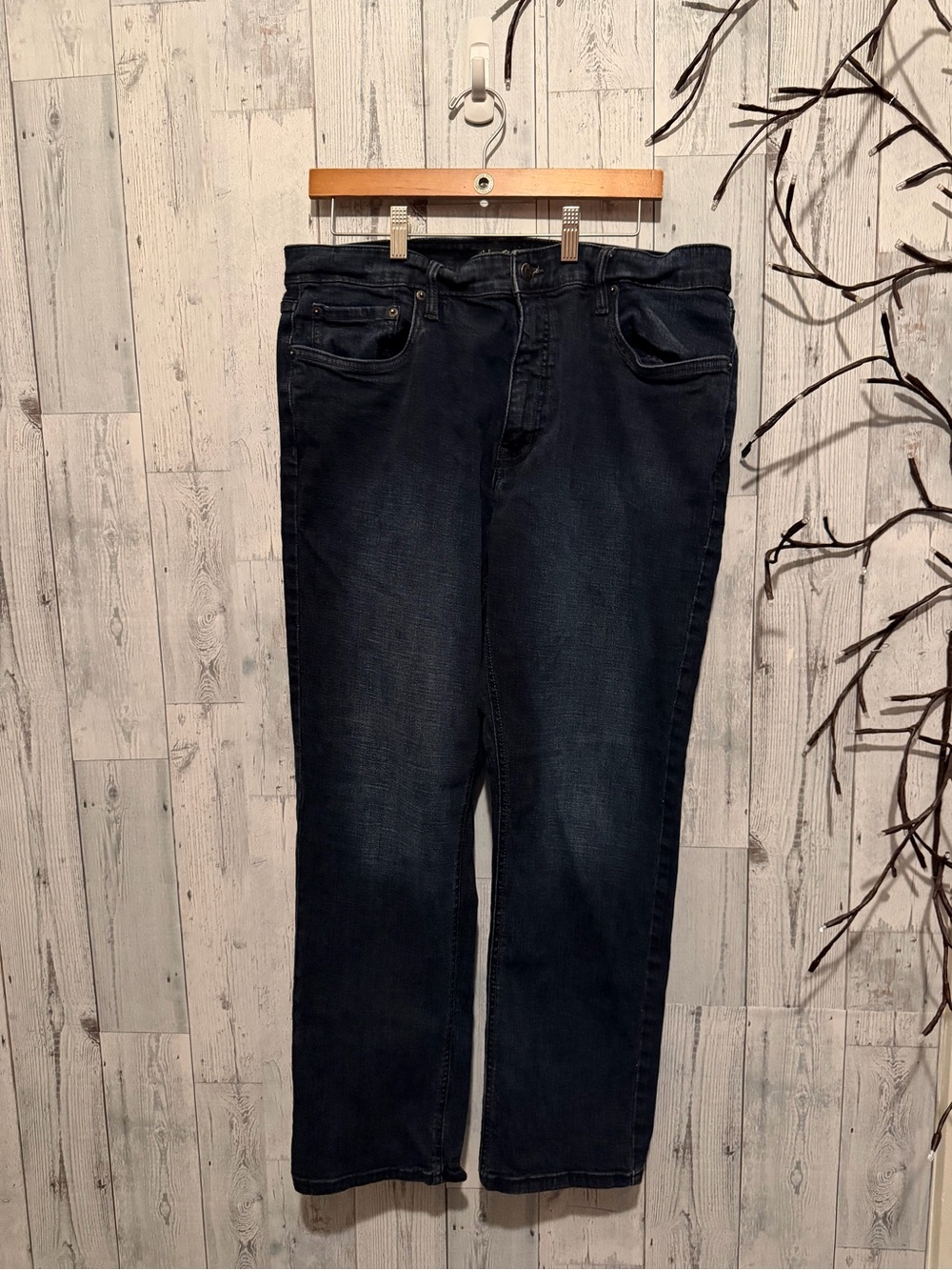 Men's Relaxed Dark Blue Jeans - Classic Everyday Style 38x30